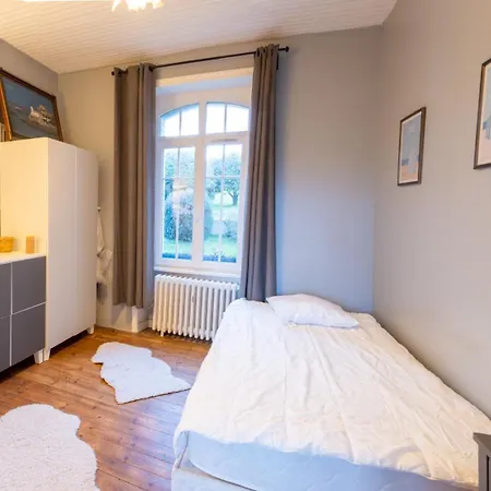Holiday home La Maison Aux Volets Bleus A 300m De La Locquirec